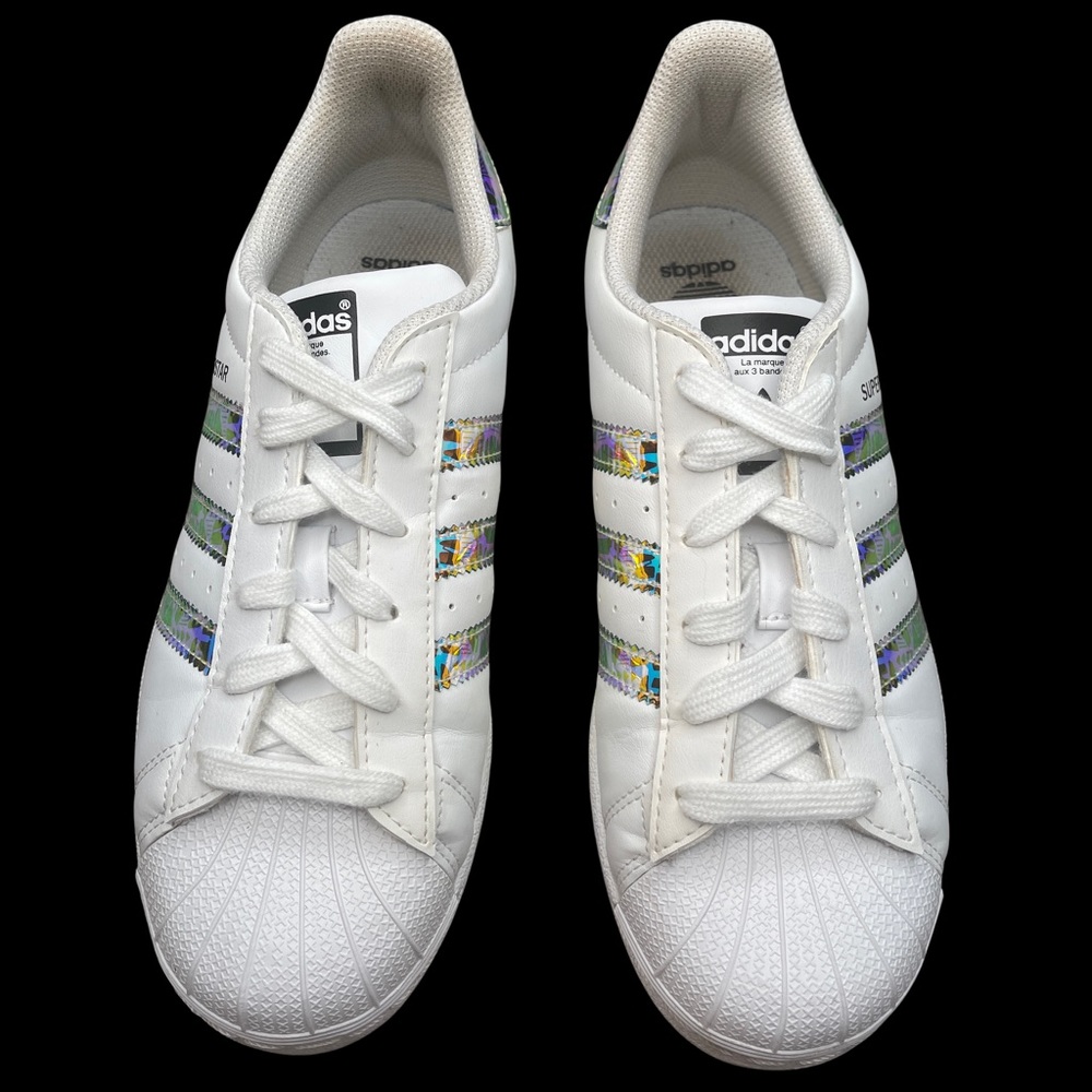 ADIDAS WOMEN SUPERSTAR WITH SHINY IRIDESCENT DETAILS